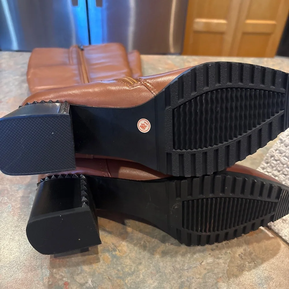 Boots - Picture 6 of 6